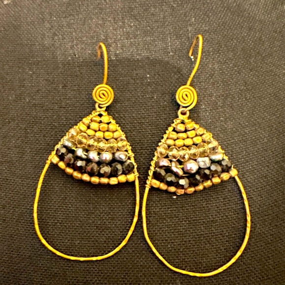 Jewelry - Artisan - handmade beaded earrings - drop - gold